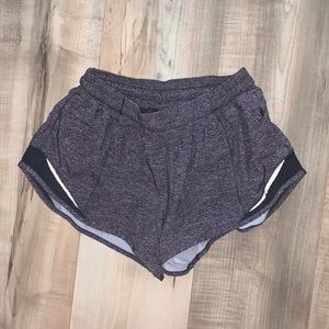 Lulu lemon size 6 hotty hot 2.5 inch grey shorts